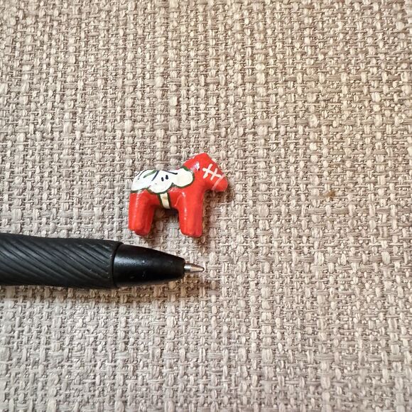 D.N & E.I Dalapferd Swedish Miniature Red Hand painted  Horse & baby trinket set - Picture 3 of 7